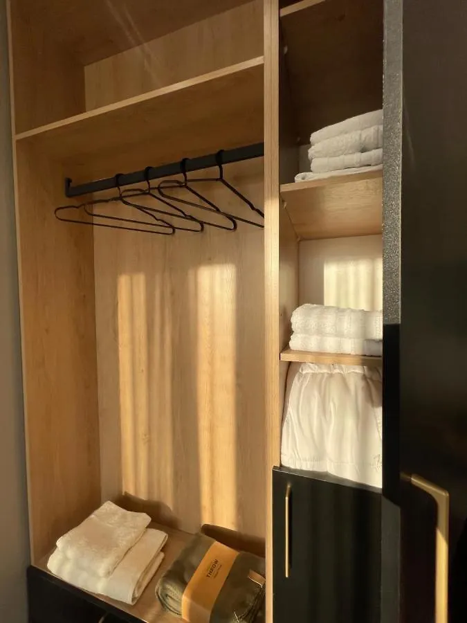 Square Inn Modern Studio City Center Tirana 0*,  Albania